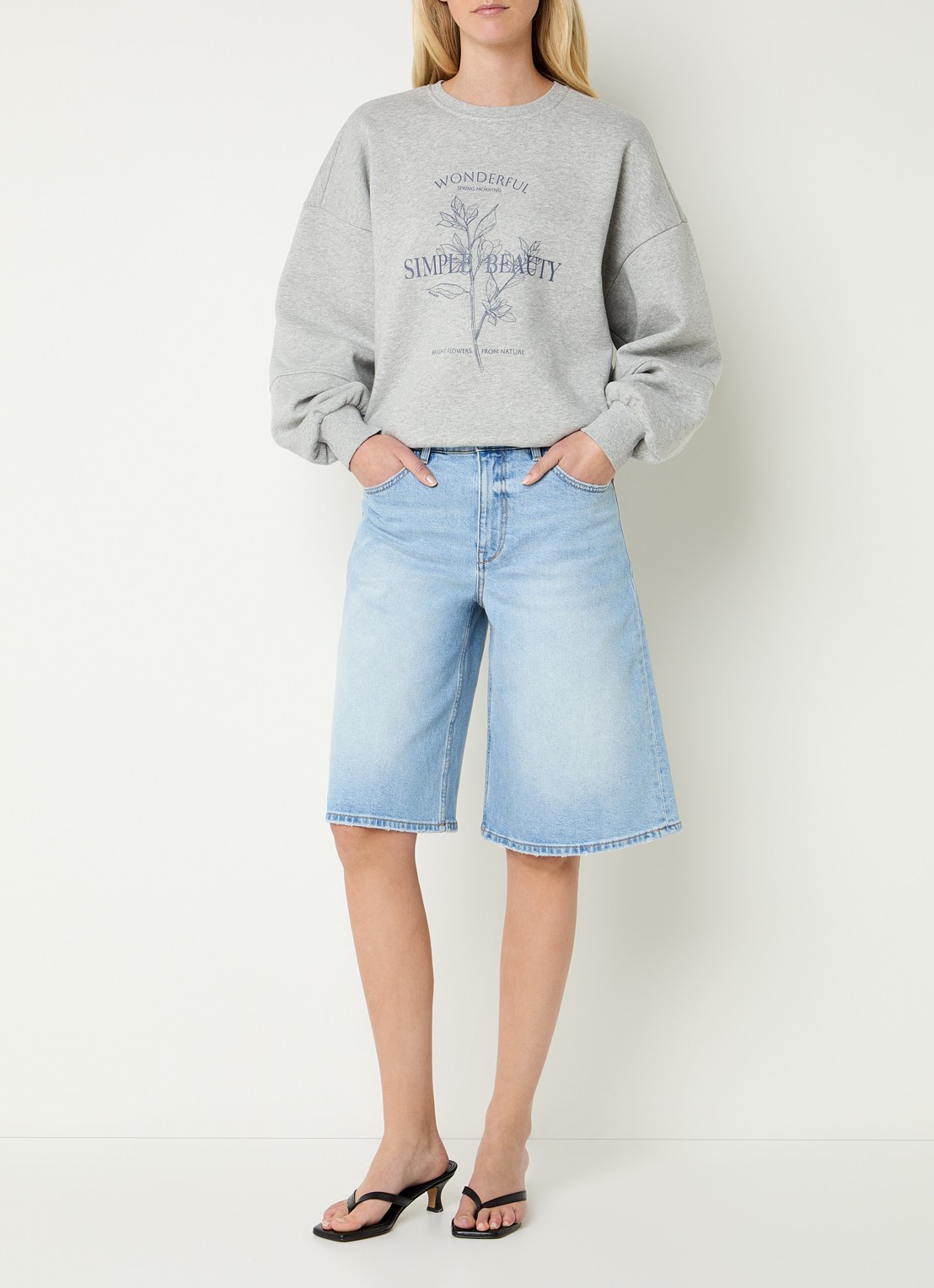 Mos Mosh MMRafia sweater met logoprint - voorkant 3 lichtgrijs