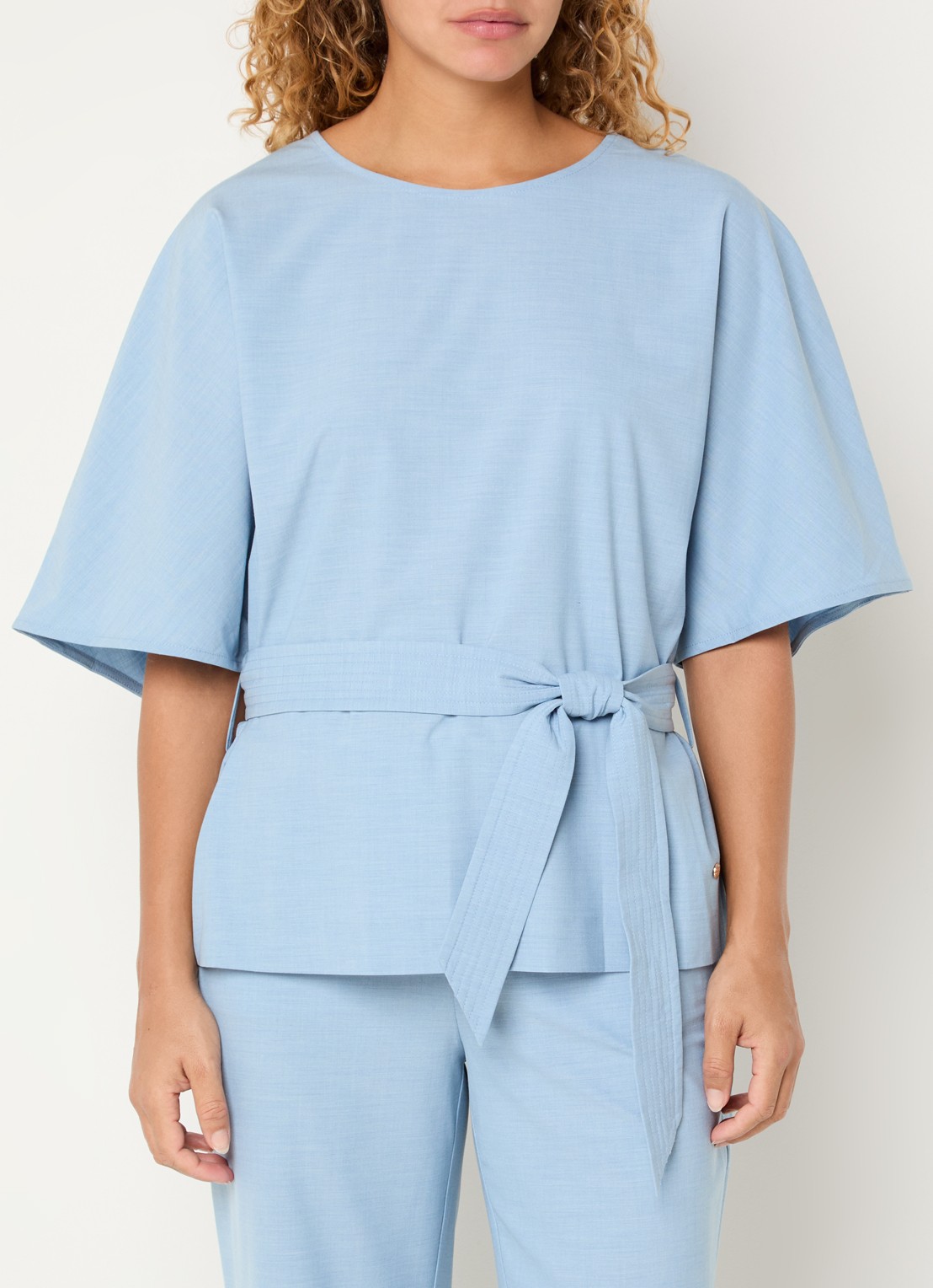 Mos Mosh MMRikas top met strikceintuur - detail 3 lichtblauw