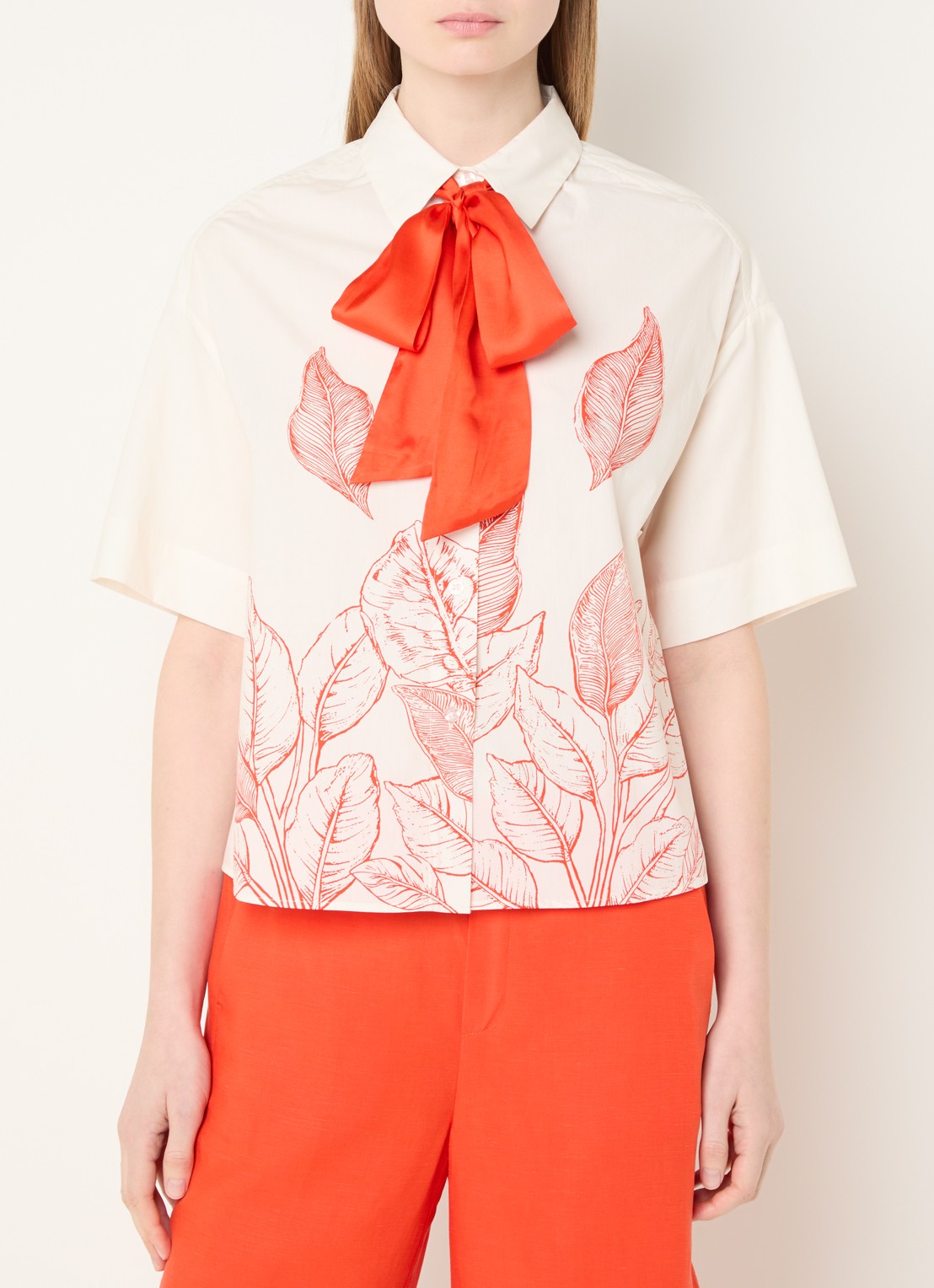 Mos Mosh MMSaras blouse met bladprint en sjaalkraag - detail 4 gebroken wit