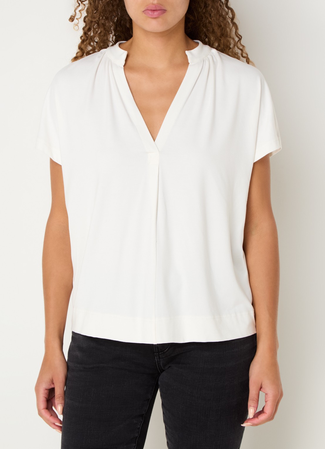 Mos Mosh MMShira T-shirt met V-hals - detail 4 gebroken wit