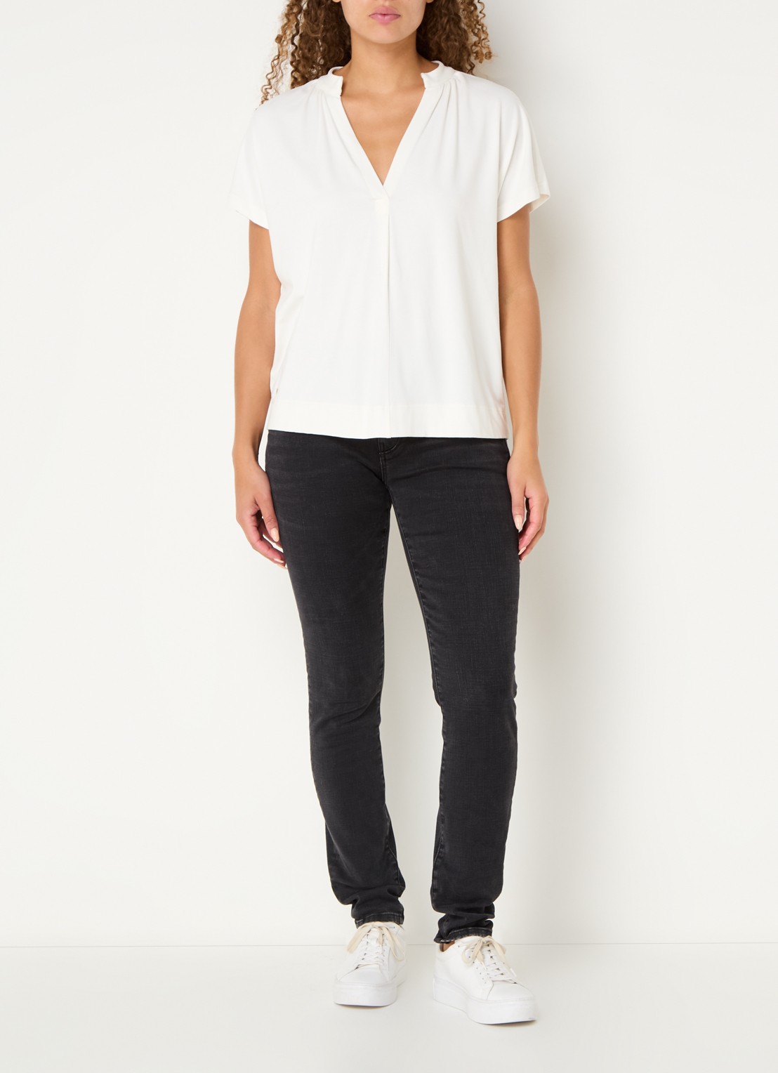 Mos Mosh MMShira T-shirt met V-hals - voorkant 2 gebroken wit