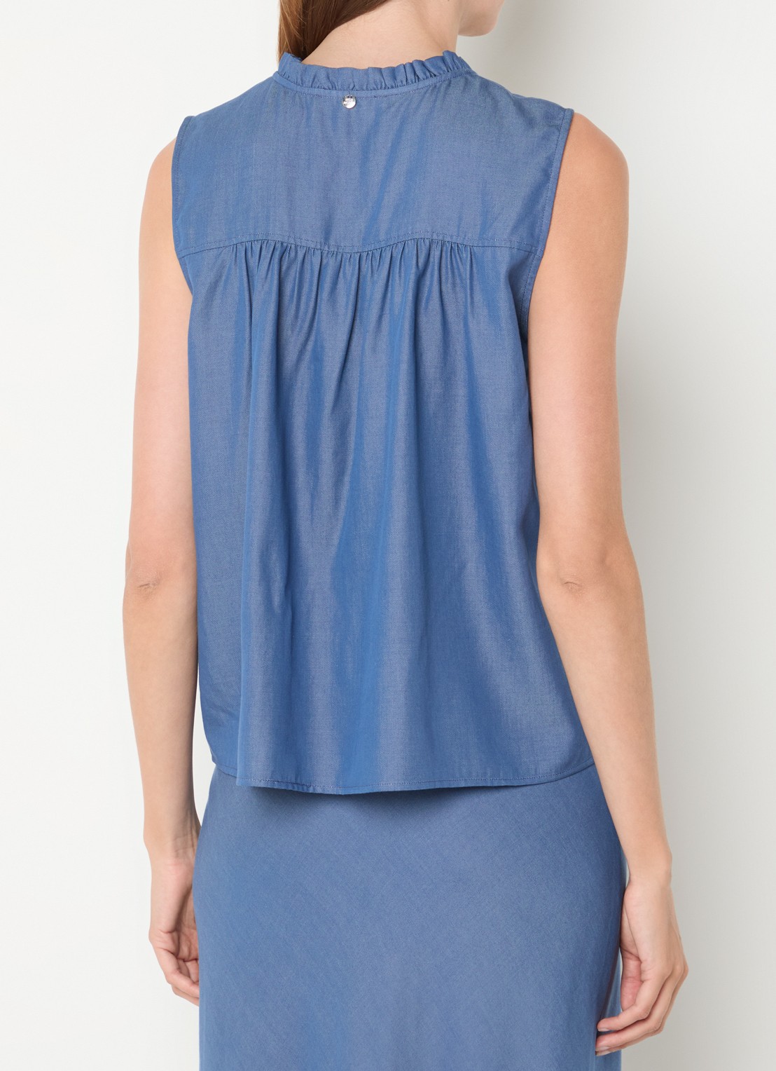 Mos Mosh MMSolandra mouwloze top van chambray met ruches - achterkant blauw