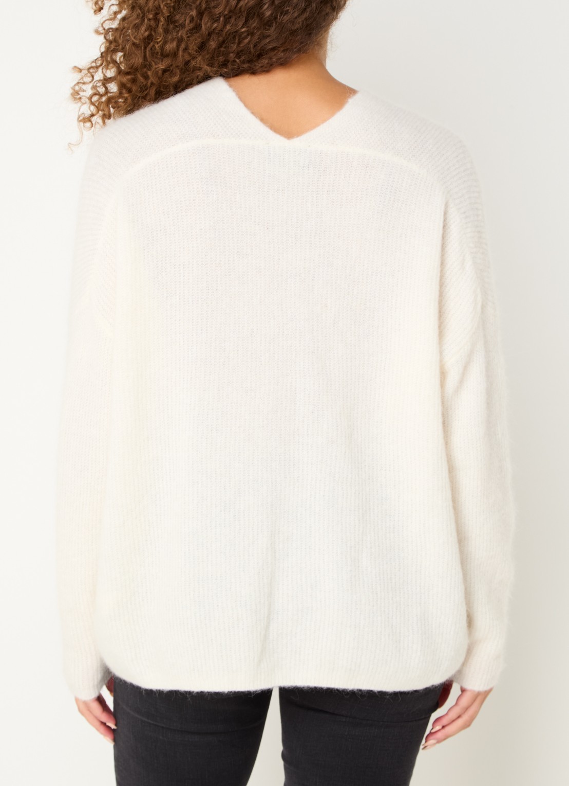 Mos Mosh MMThora fijngebreide pullover in alpaca wolblend met V-hals - achterkant 3 ecru / gebroken wit