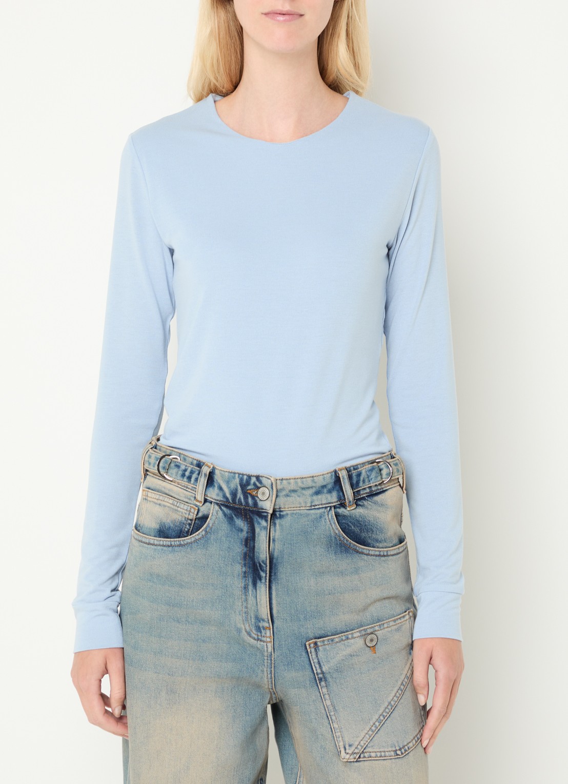 Moscow Lucia longsleeve met ronde hals - detail 4 lichtblauw