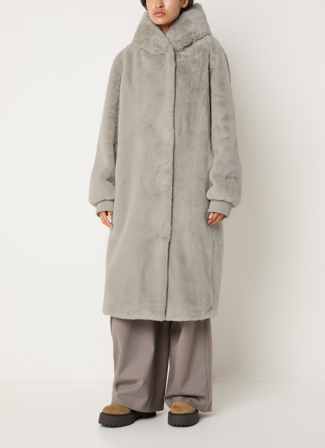 Moscow Nadjana mantel van imitatiebont met capuchon - voorkant 4 lichtgrijs