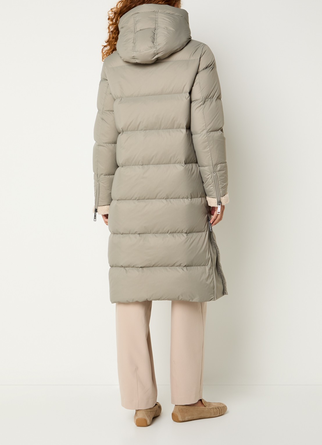Moscow Xenia longline puffer jas met donsvulling en capuchon - achterkant lindegroen
