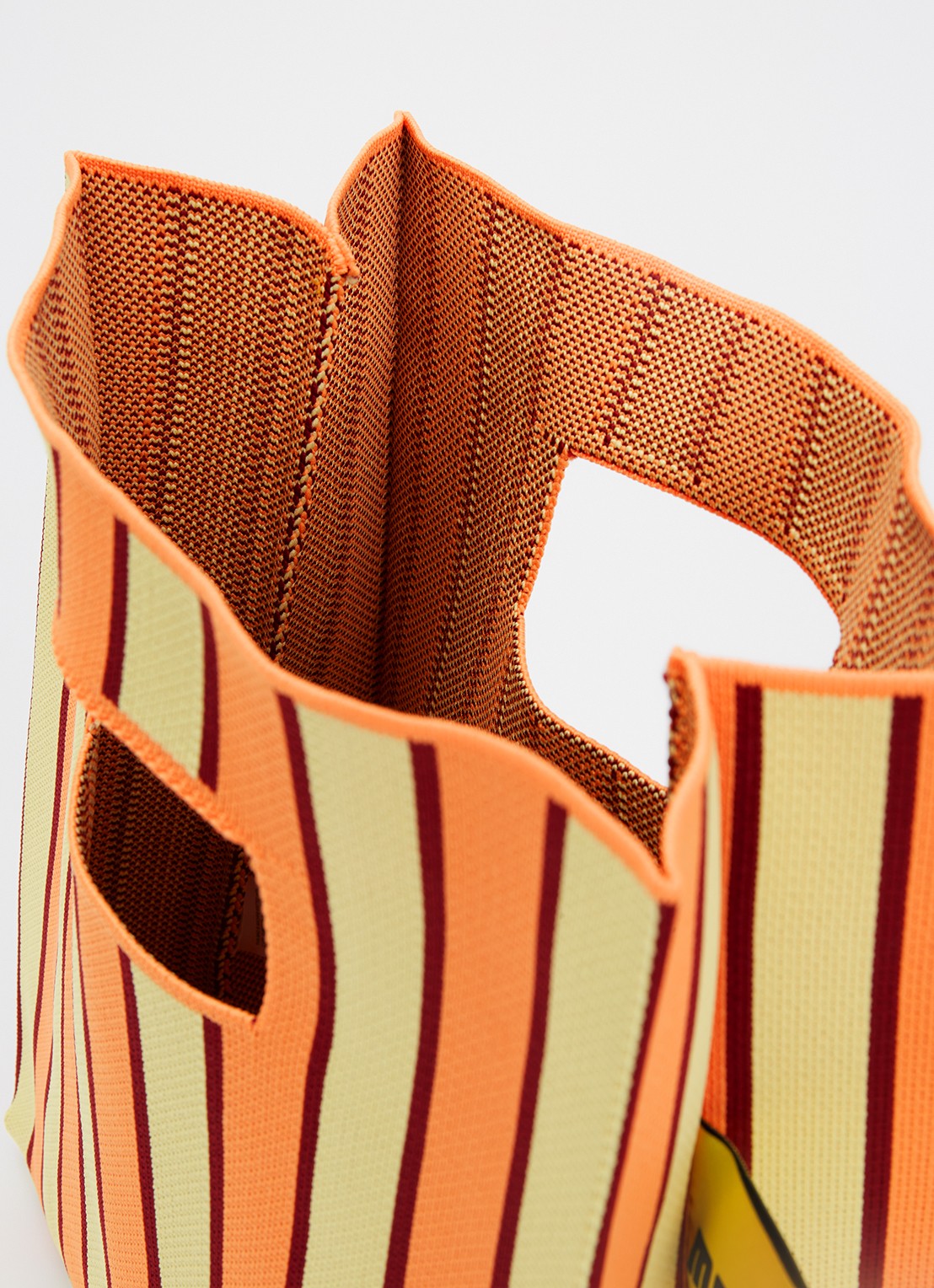 MOSJ Atelier Butter Bucket handtas met streepprint - detail 2 oranje