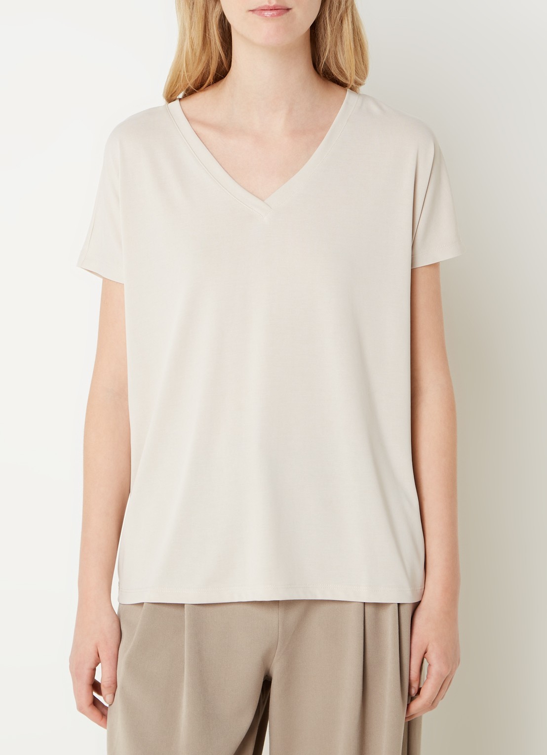 MSCH Copenhagen Fenya T-shirt met V-hals en stretch - detail 3 beige