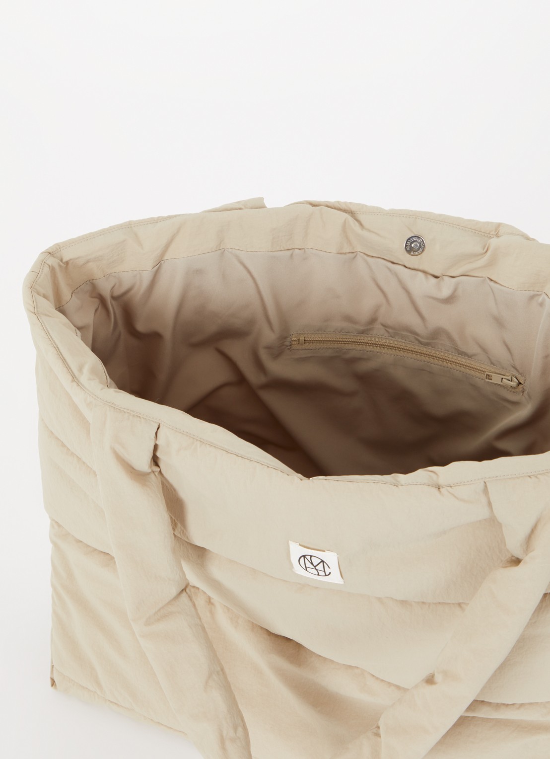 MSCH Copenhagen Gewatteerde shopper met logo - detail 3 beige