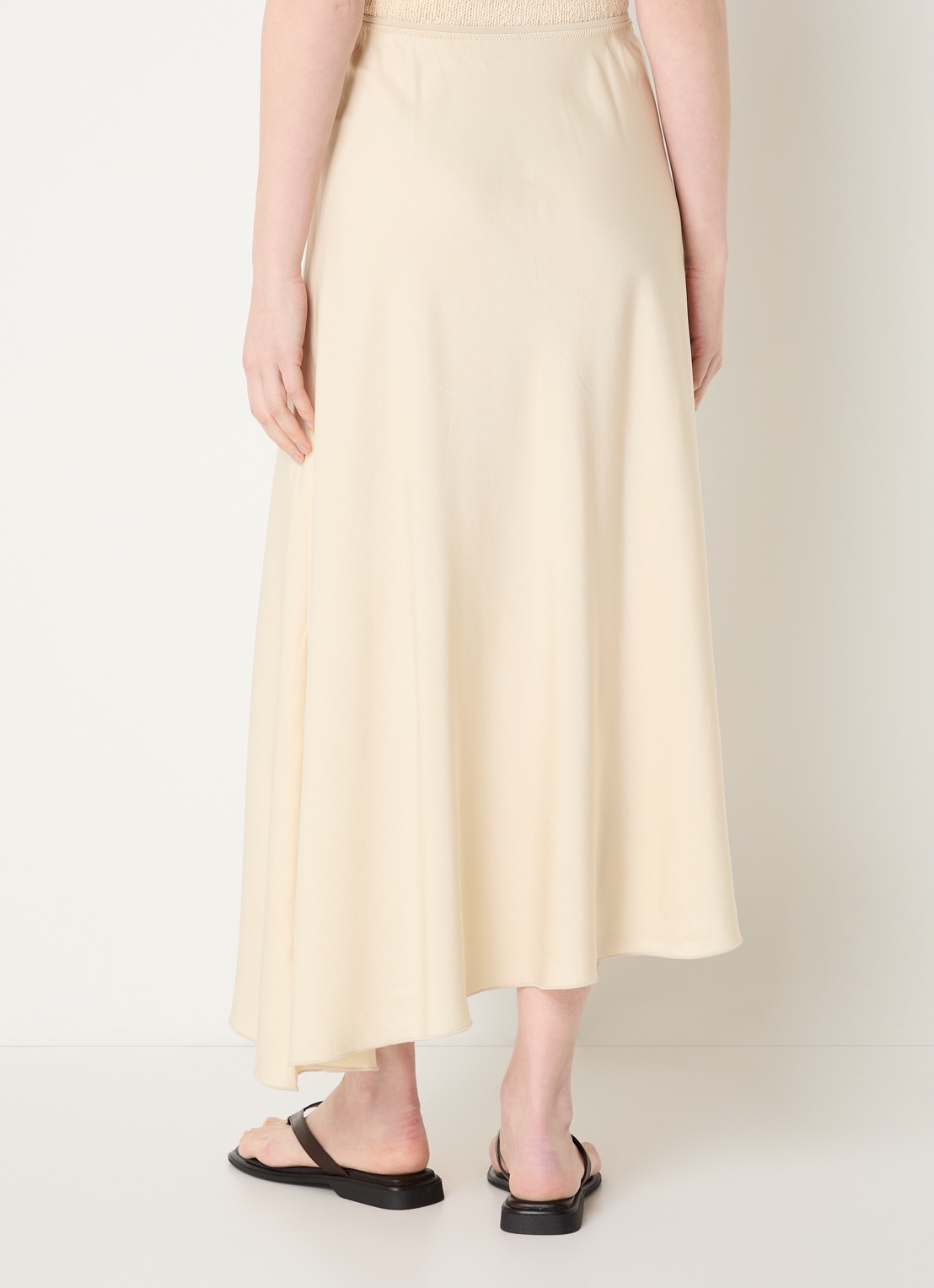 MSCH Copenhagen MSCHBethanie midi rok van satijn met asymmetrische zoom - achterkant 2 beige