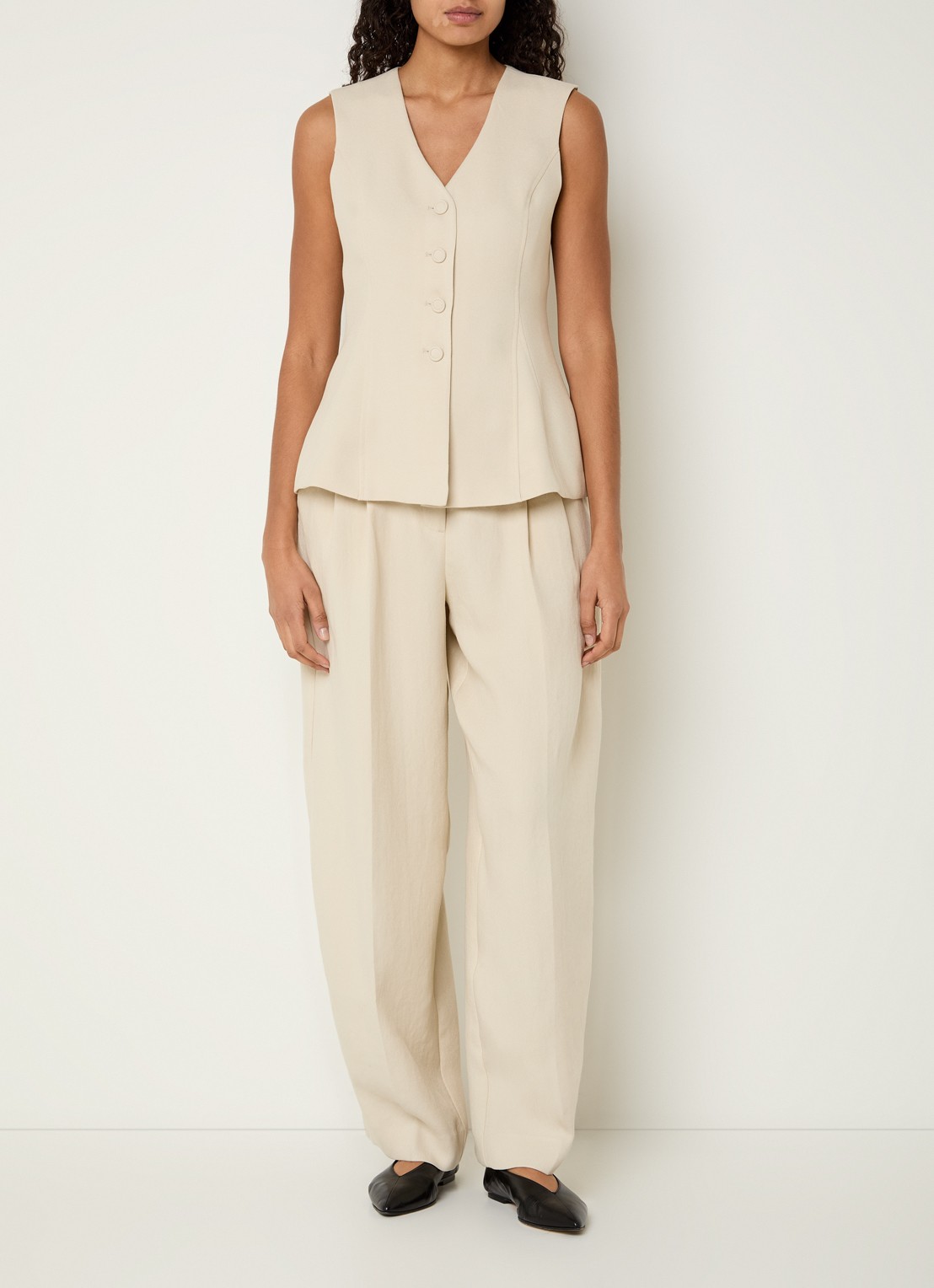 MSCH Copenhagen MSCHEsteriane mouwloze top met V-hals - voorkant 4 beige