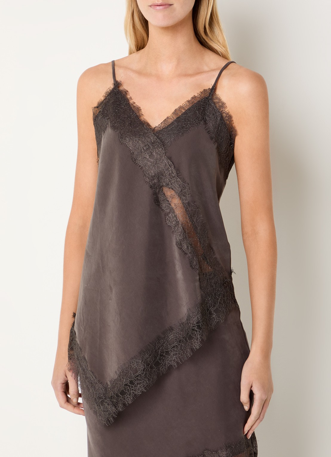 MSCH Copenhagen MSCHThea asymmetrische top met details van kant - detail taupe