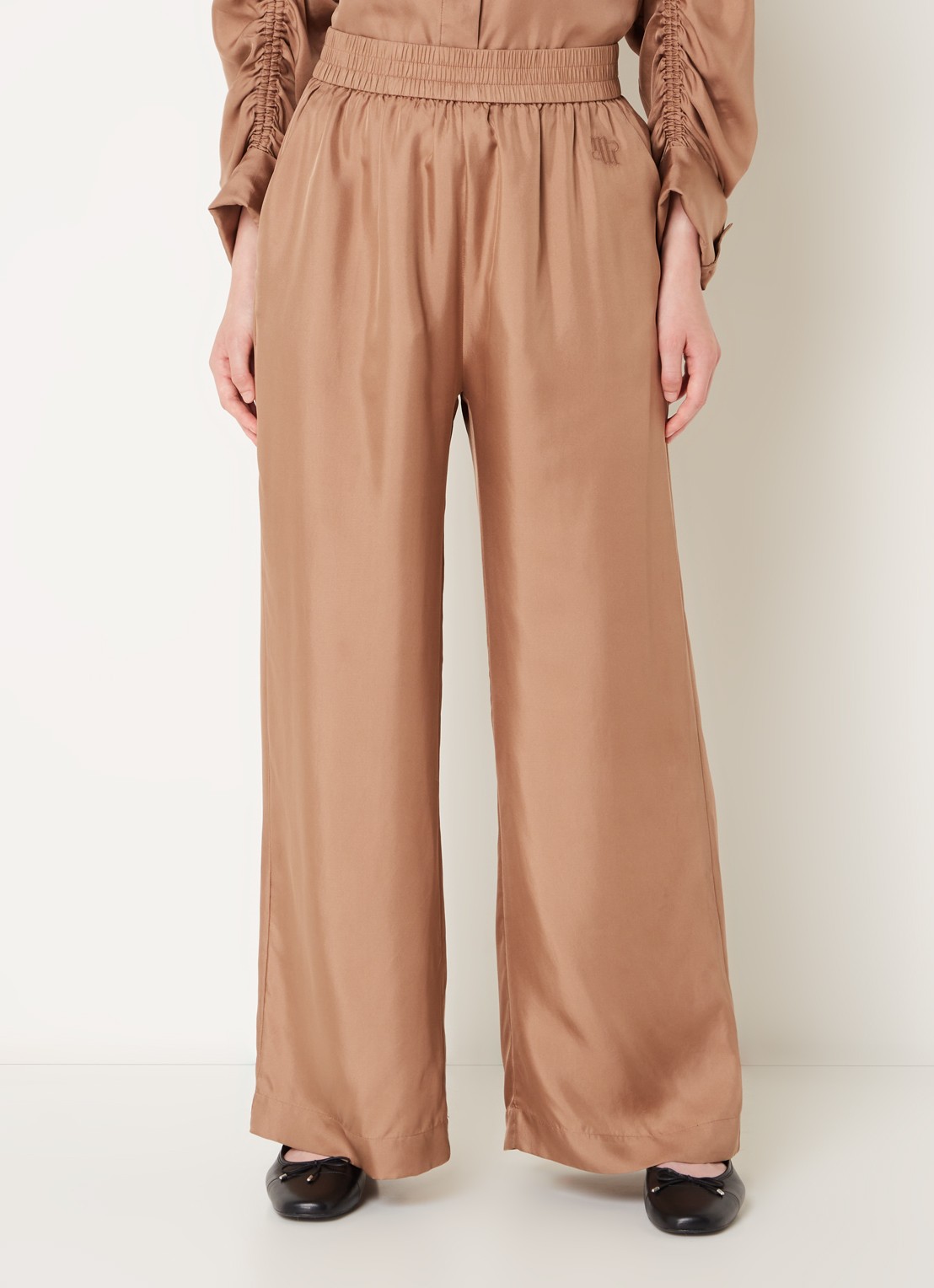 MUNTHE Arum mid waist loose fit broek van zijde - detail camel