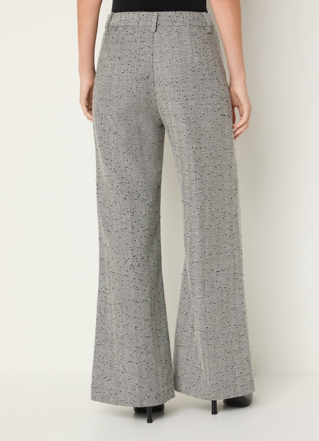 MUNTHE Eileen high waist flared fit pantalon met streepprint en pailletten - achterkant grijs