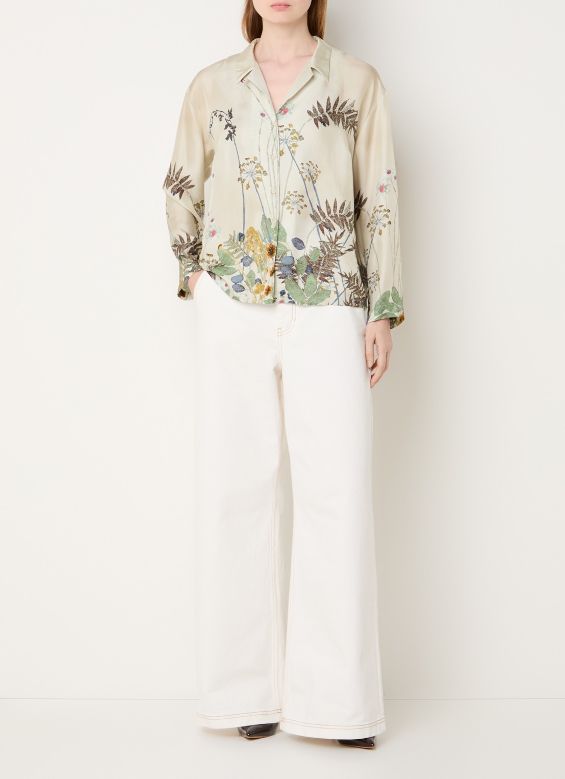 MUNTHE Faiza blouse van satijn met bloemenprint - voorkant 4 lindegroen