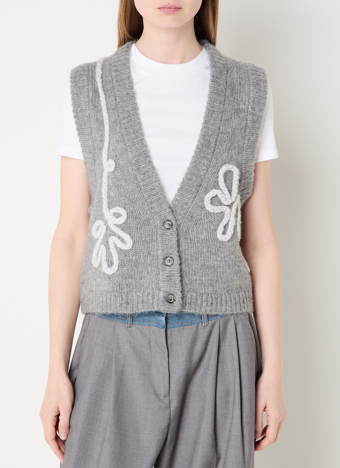 MUNTHE Grofgebreid gilet met borduring - achterkant 4 grijs