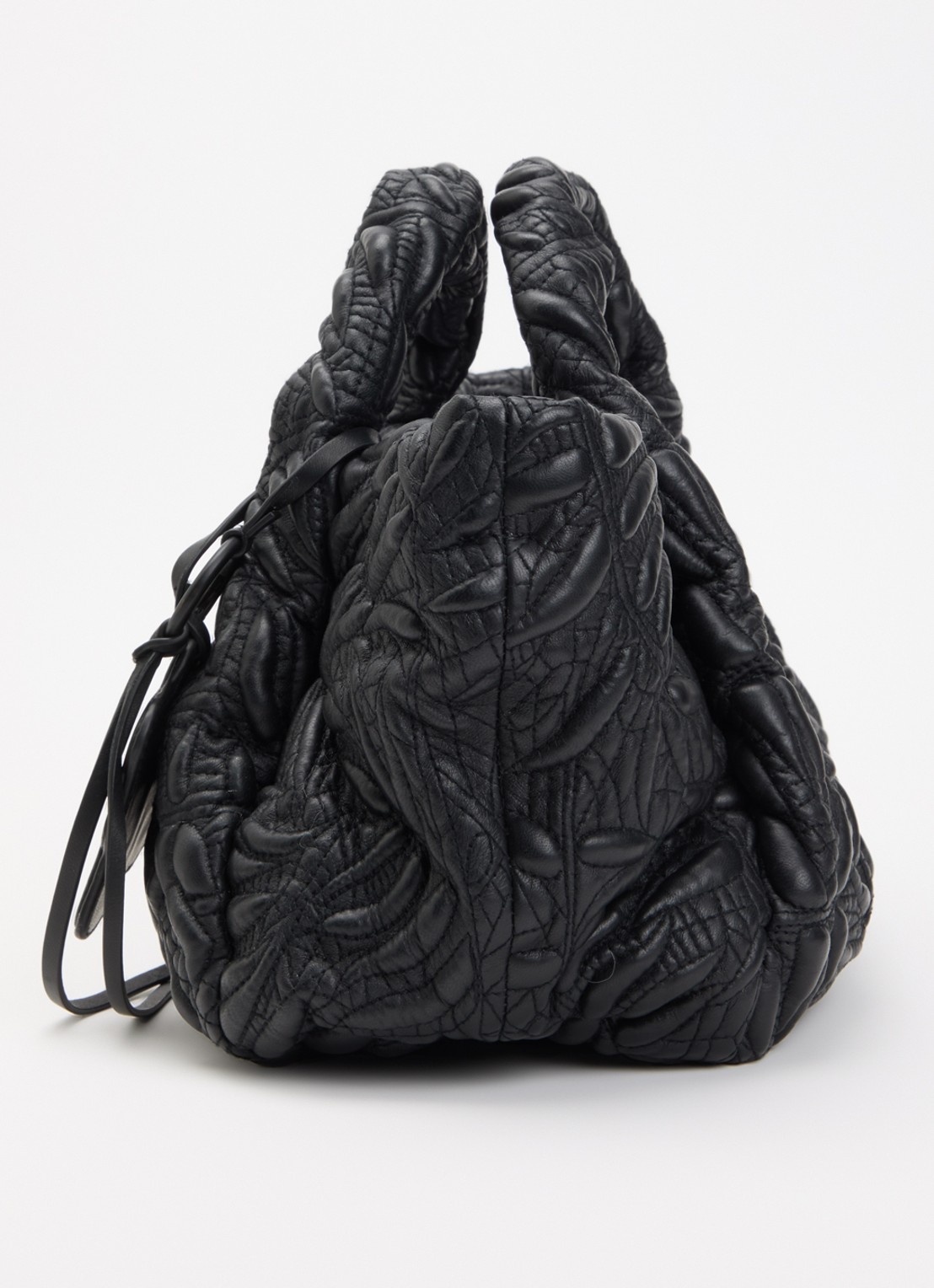 MUNTHE Lix handtas van quilted leer met afneembare schouderriem - detail 2 zwart