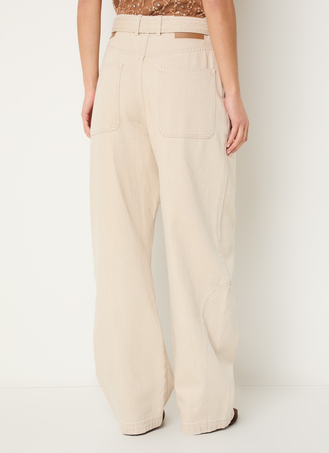 MUNTHE Nanina high waist loose fit chino met ceintuur - achterkant 4 beige