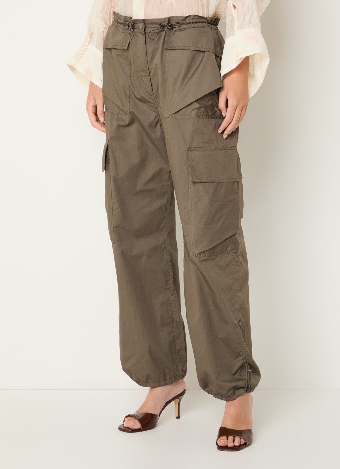 MUNTHE Unform high waist tapered fit cargobroek met trekkoord - detail 4 lichtbruin