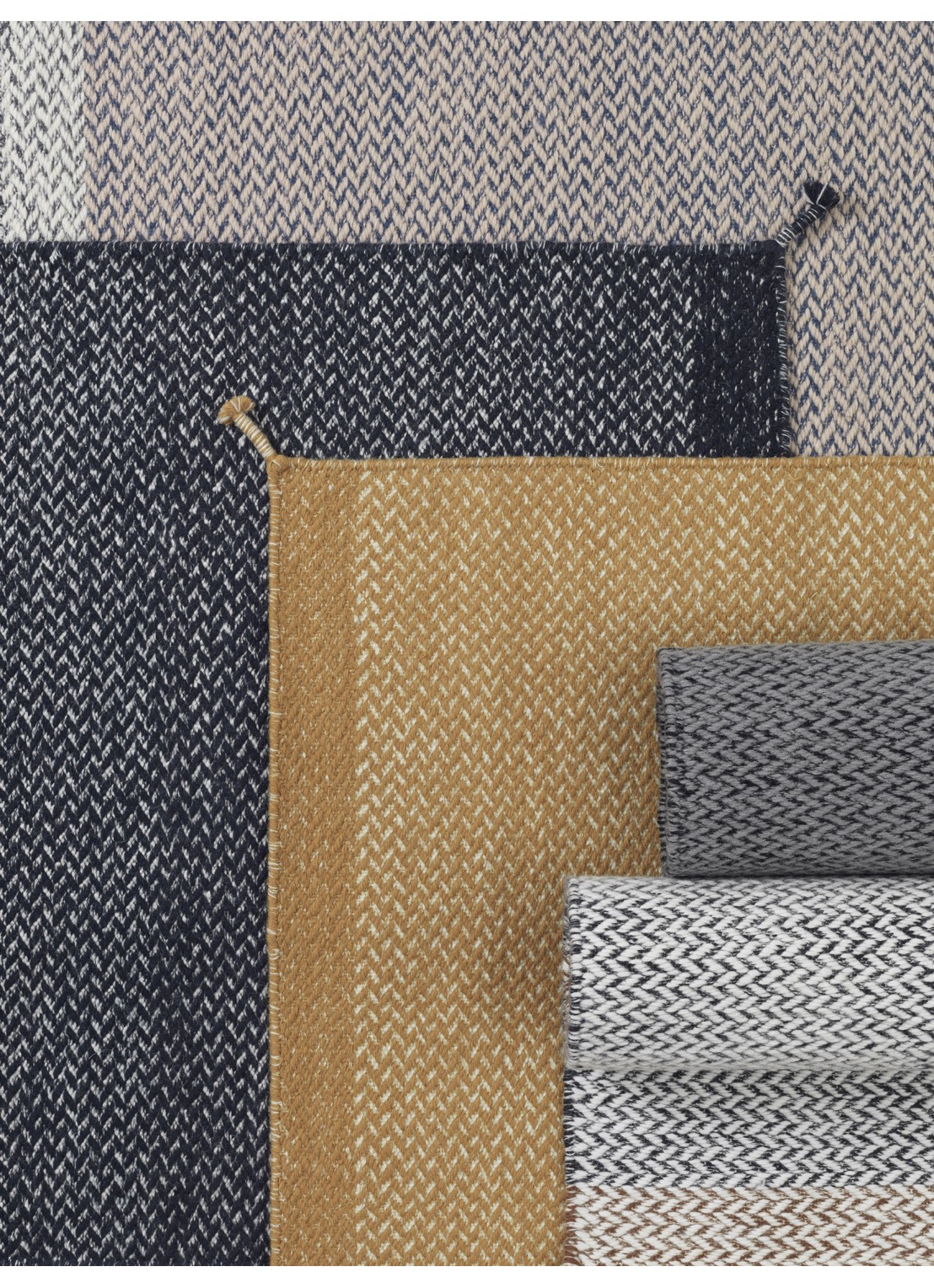 Muuto Ply vloerkleed 200 x 80 cm   - detail 3 lichtgrijs