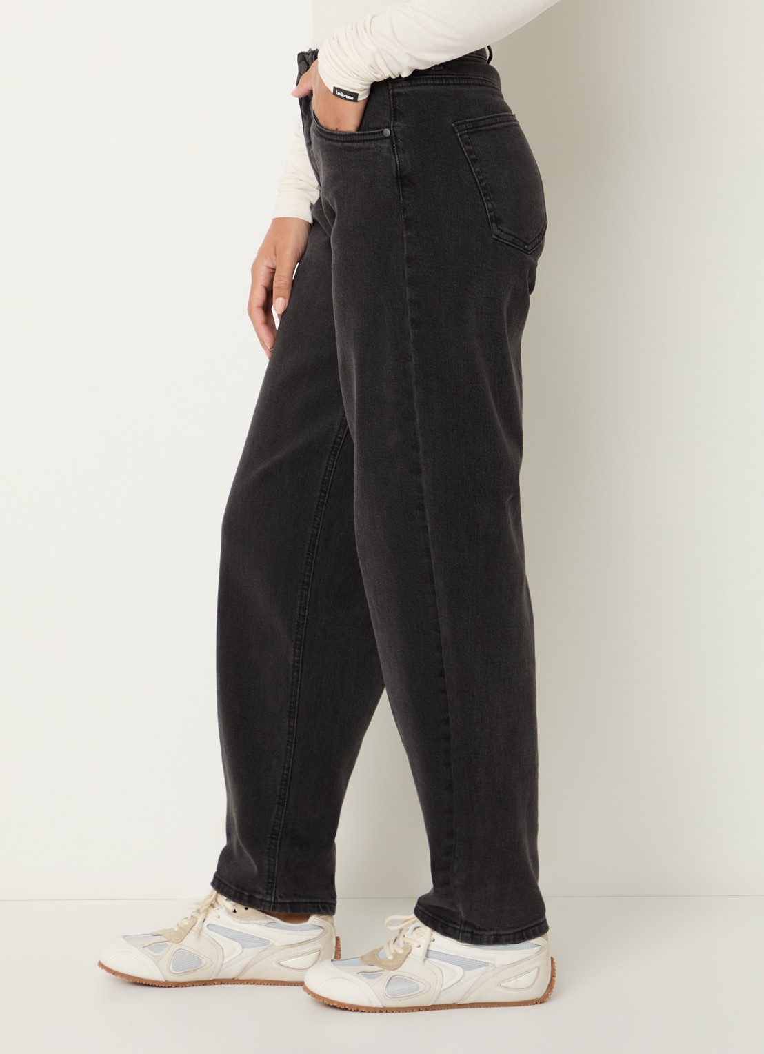 My Essential Wardrobe 144 High waist wide fit jeans met gekleurde wassing - detail 4 antraciet