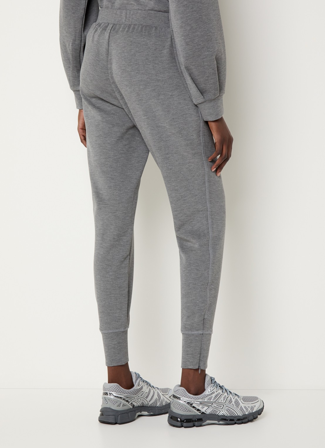 My Essential Wardrobe 22 high waist tapered fit  joggingbroek met steekzakken - achterkant grijsmele