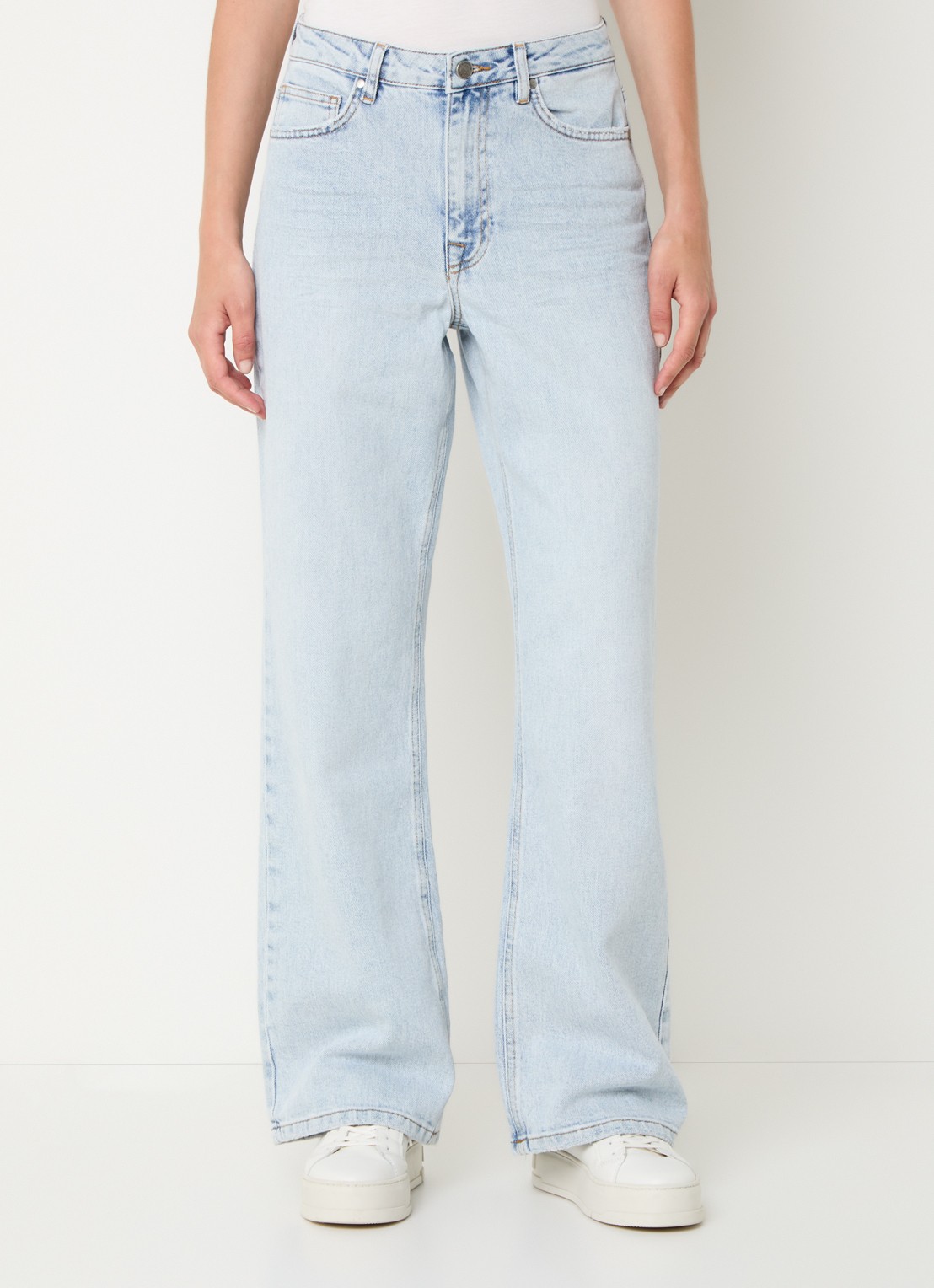 My Essential Wardrobe 35 The Louis high waist wide leg jeans met steekzakken - detail lichtblauw
