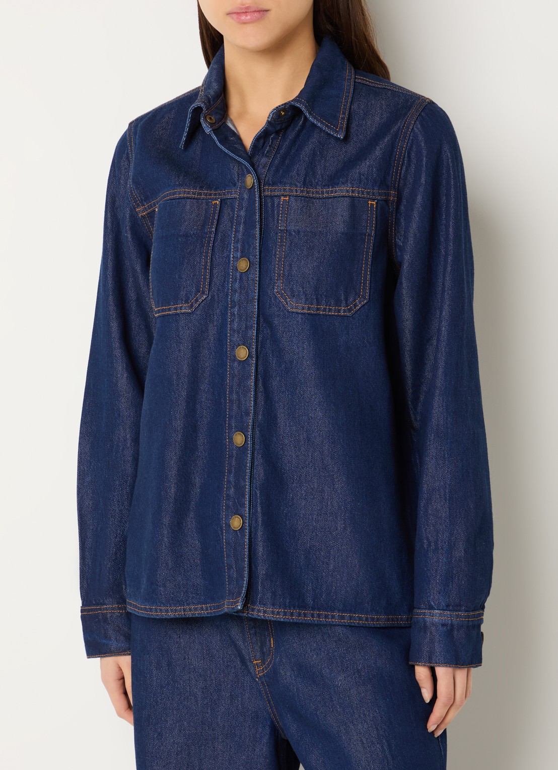 My Essential Wardrobe Ann blouse van denim met borstzakken - detail 4 indigo