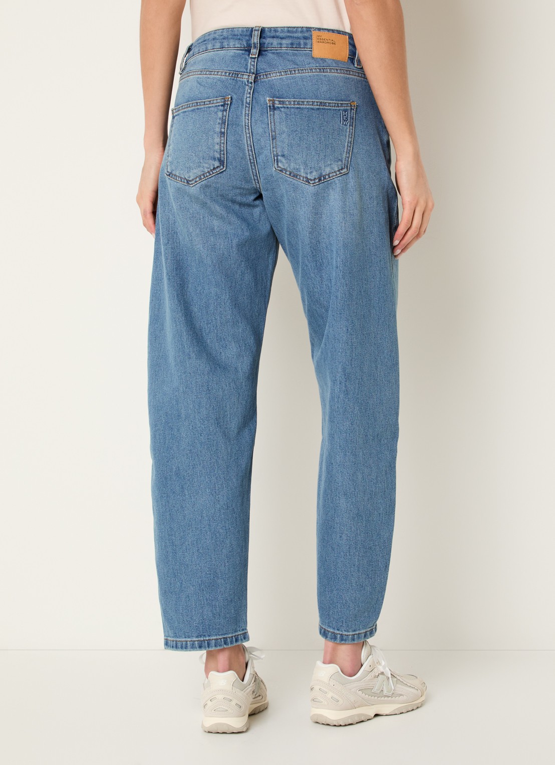 My Essential Wardrobe Baloom high waist balloon fit jeans met medium wassing - achterkant 5 indigo