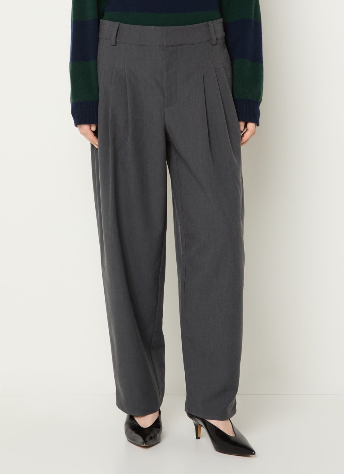 My Essential Wardrobe Evie loose fit pantalon met plissé - detail 2 donkergrijs