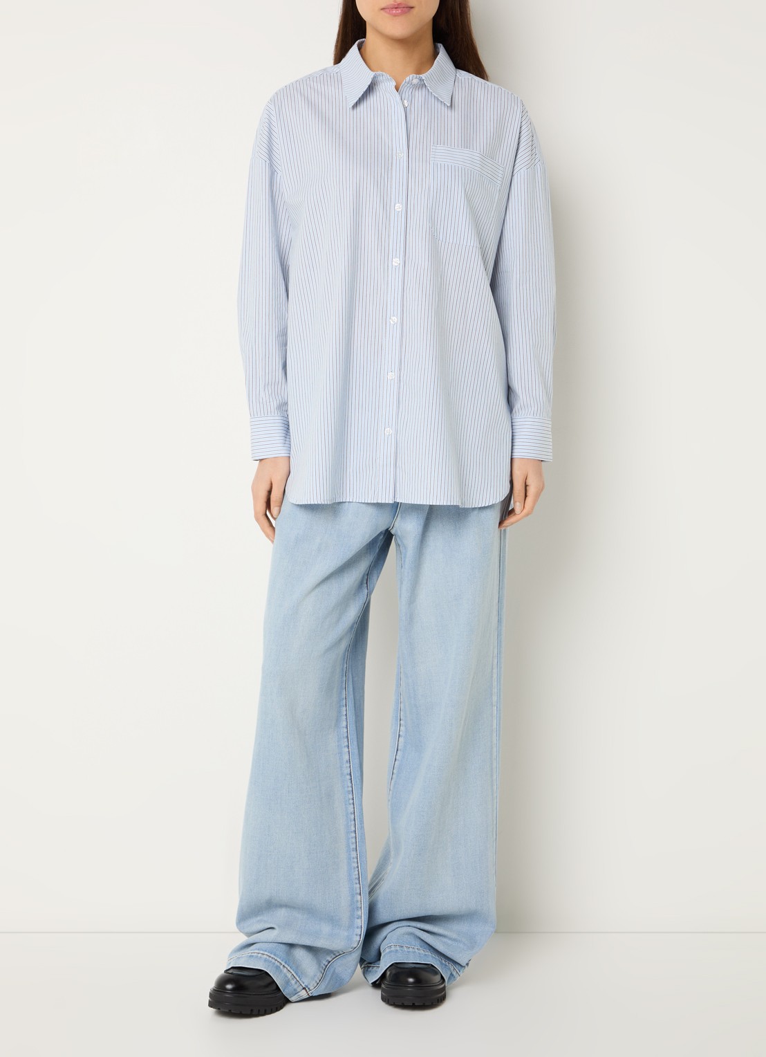 My Essential Wardrobe Feline blouse met streepprint en borstzak - voorkant 2 lichtblauw