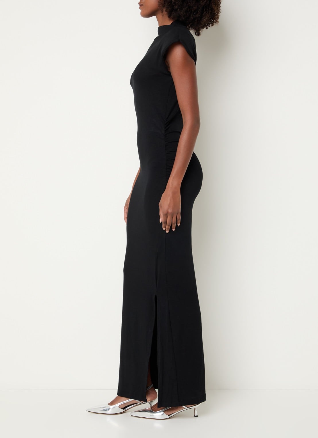 My Essential Wardrobe Giggo maxi jurk met schoudervulling en split - voorkant 4 zwart