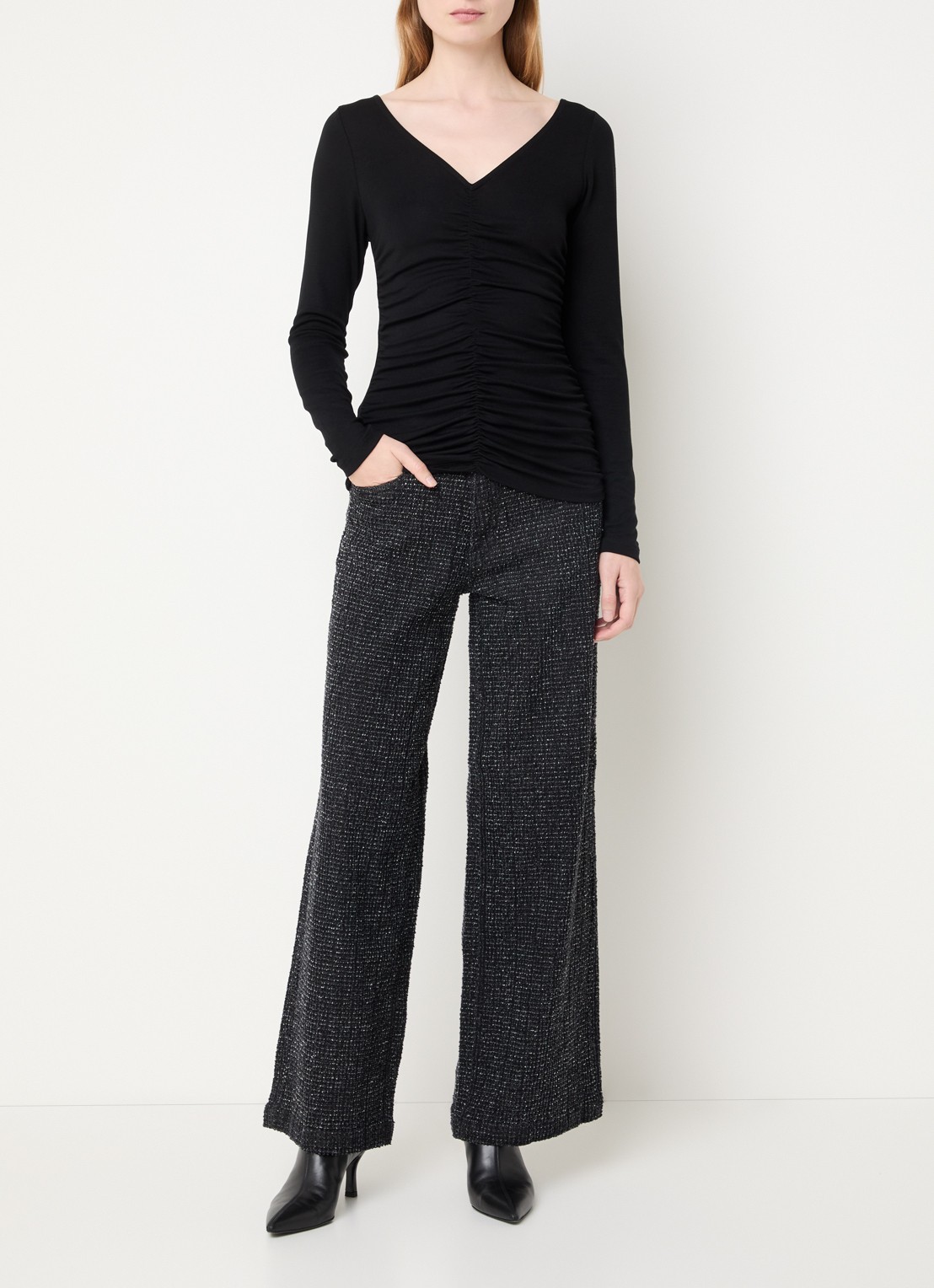 My Essential Wardrobe Giggo top met plooidetail - voorkant 4 zwart