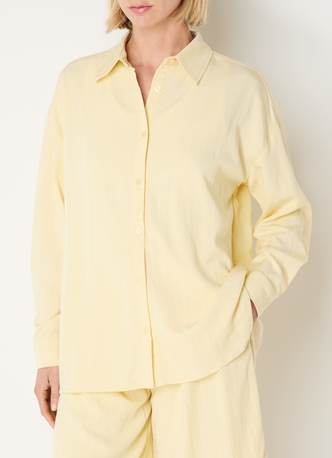 My Essential Wardrobe Gilda blouse met kraag - detail 4 lichtgeel