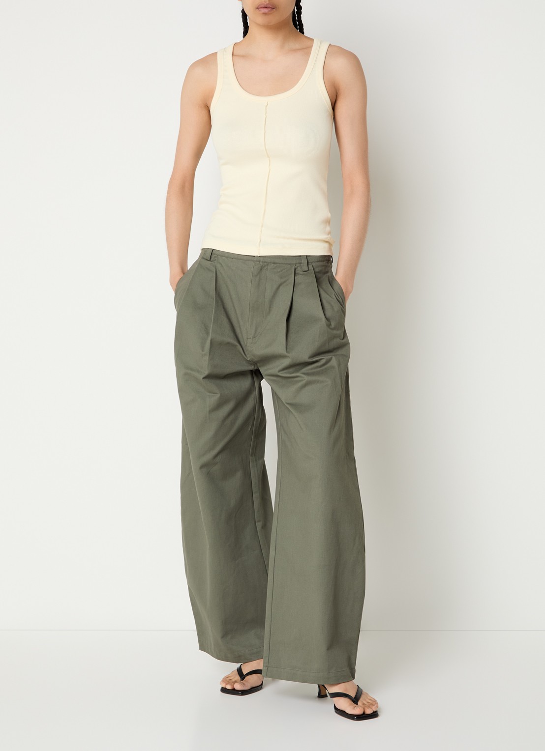 My Essential Wardrobe Gisva high waist balloon fit chino met steekzakken  - voorkant 2 groen