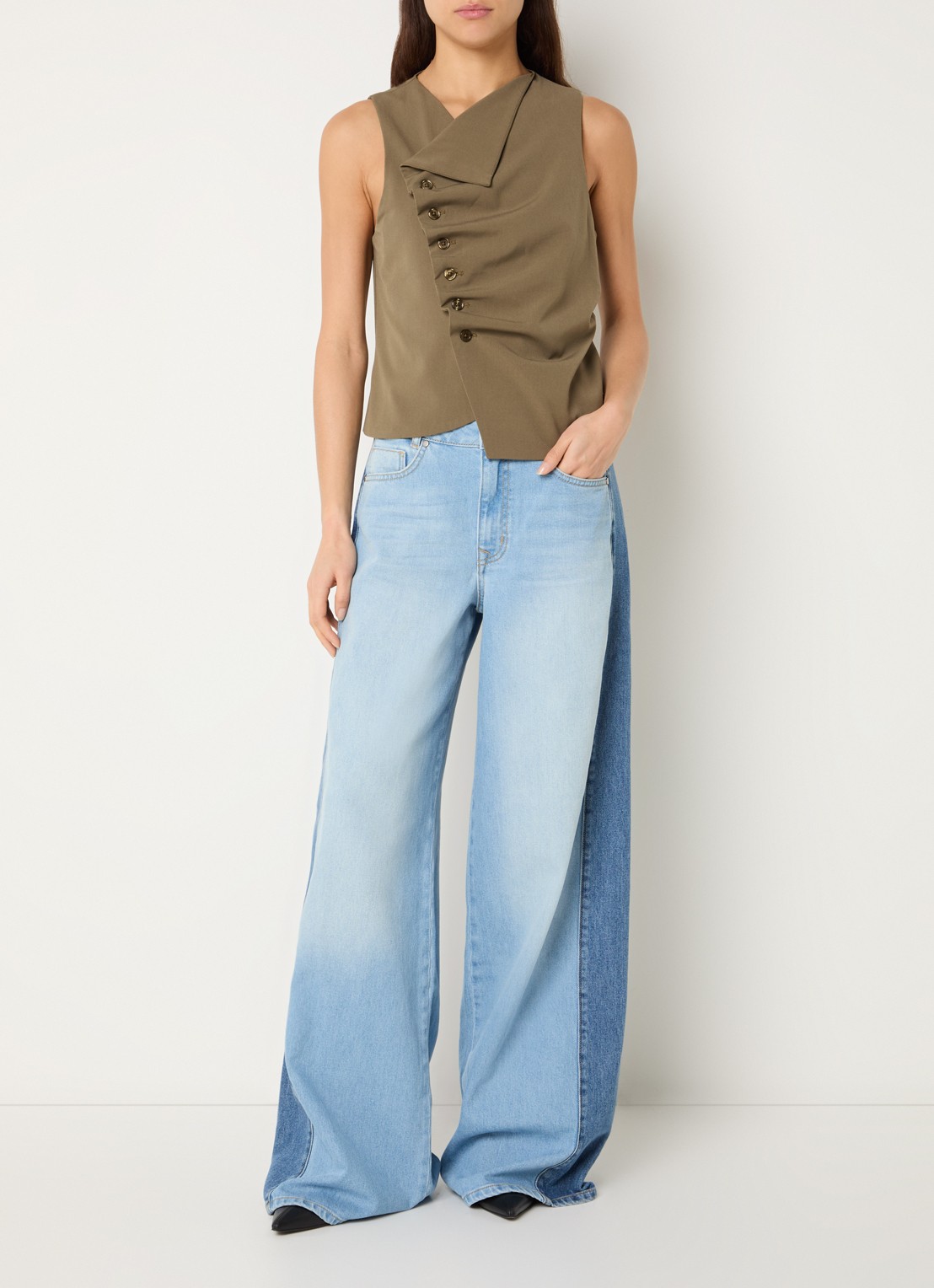My Essential Wardrobe Hace gilet met asymmetrische hals en plooidetail - voorkant 3 olijfgroen