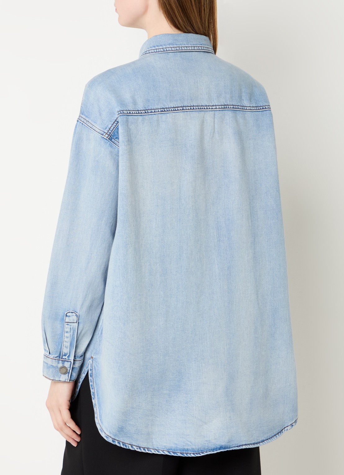 My Essential Wardrobe Hilma blouse van denim - achterkant lichtblauw