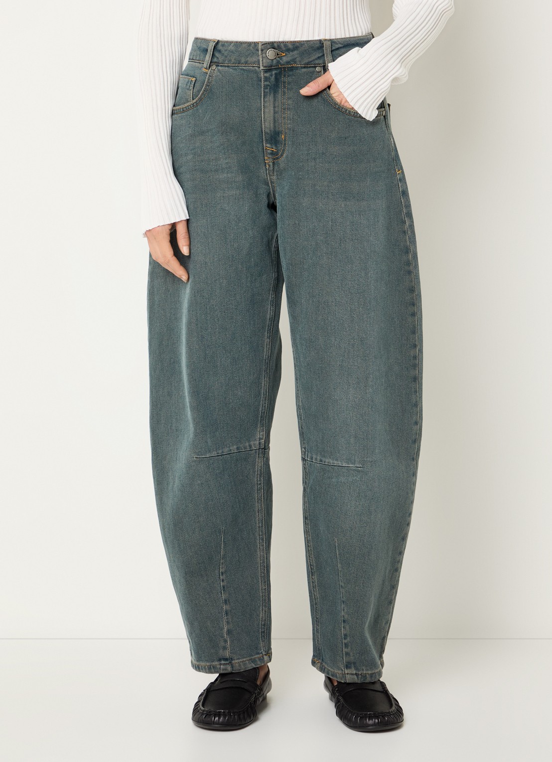 My Essential Wardrobe Hottie balloon jeans met medium wassing - detail blauw