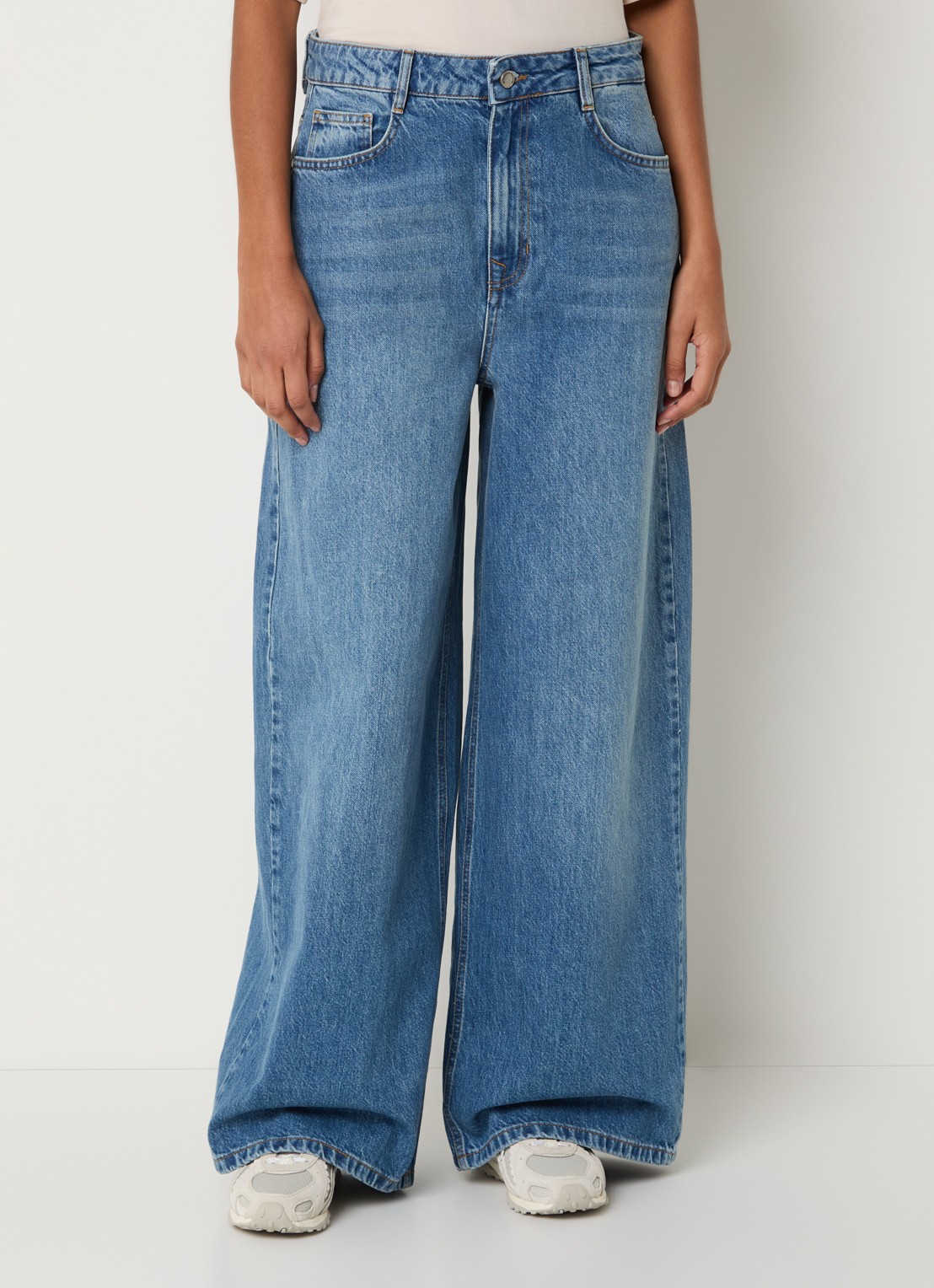 My Essential Wardrobe Jessie low waist wide leg jeans met medium wassing - detail indigo