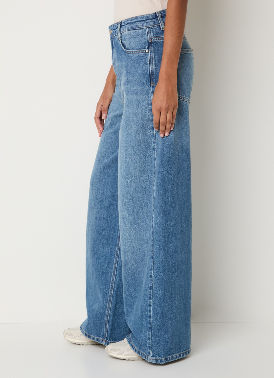 My Essential Wardrobe Jessie low waist wide leg jeans met medium wassing - detail 2 indigo