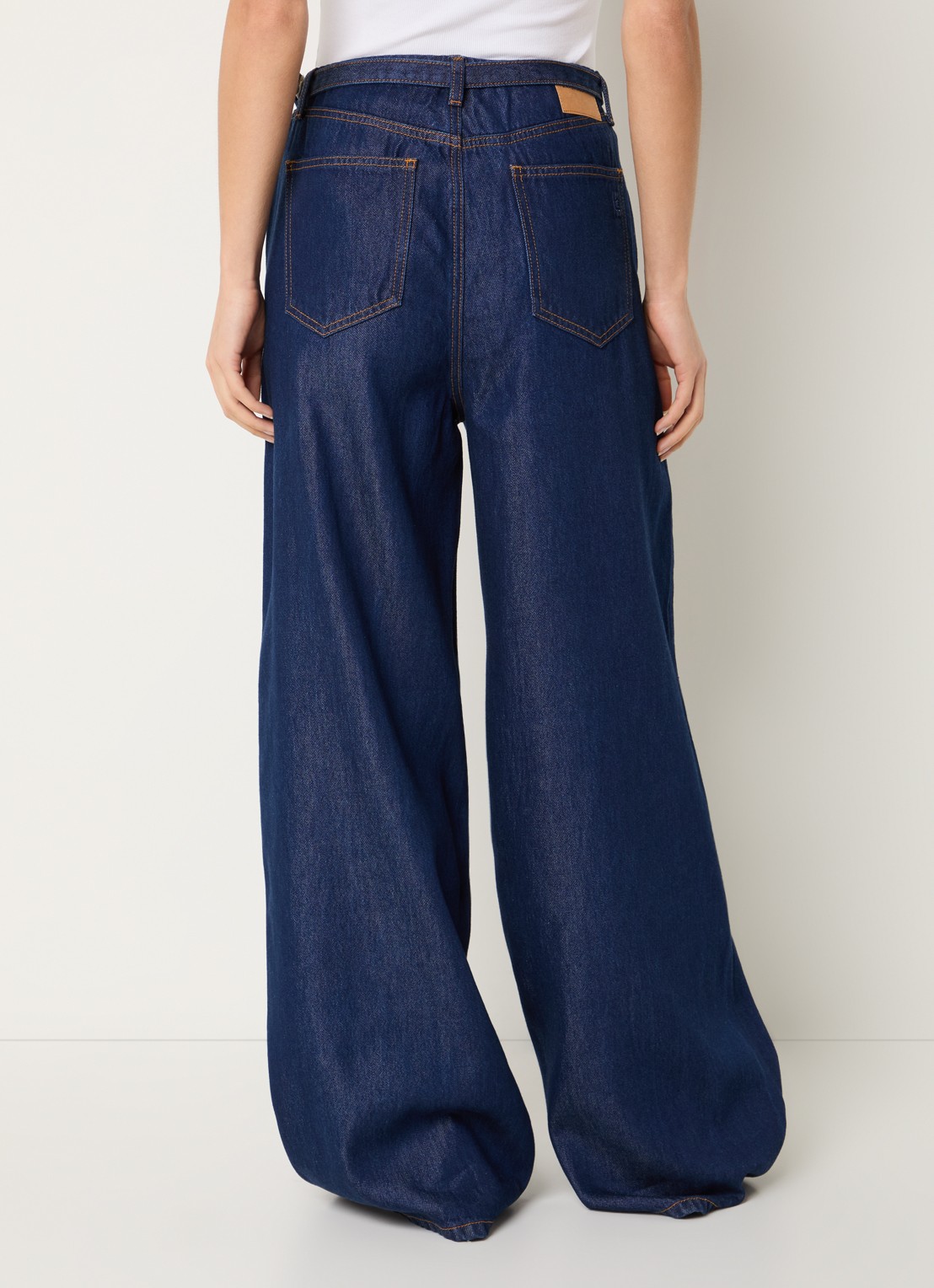 My Essential Wardrobe Tasma high waist loose fit jeans met ceintuur - achterkant 5 indigo