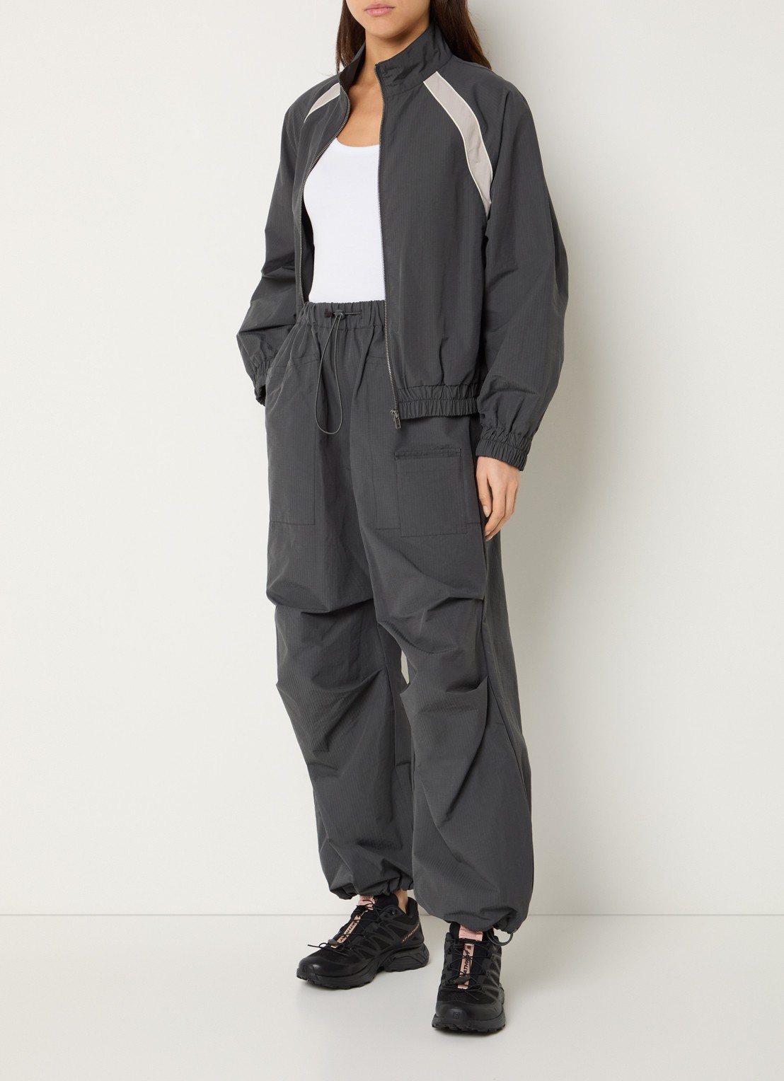 My Essential Wardrobe Tasma high waist tapered fit trackpants met trekkoord - voorkant 4 antraciet