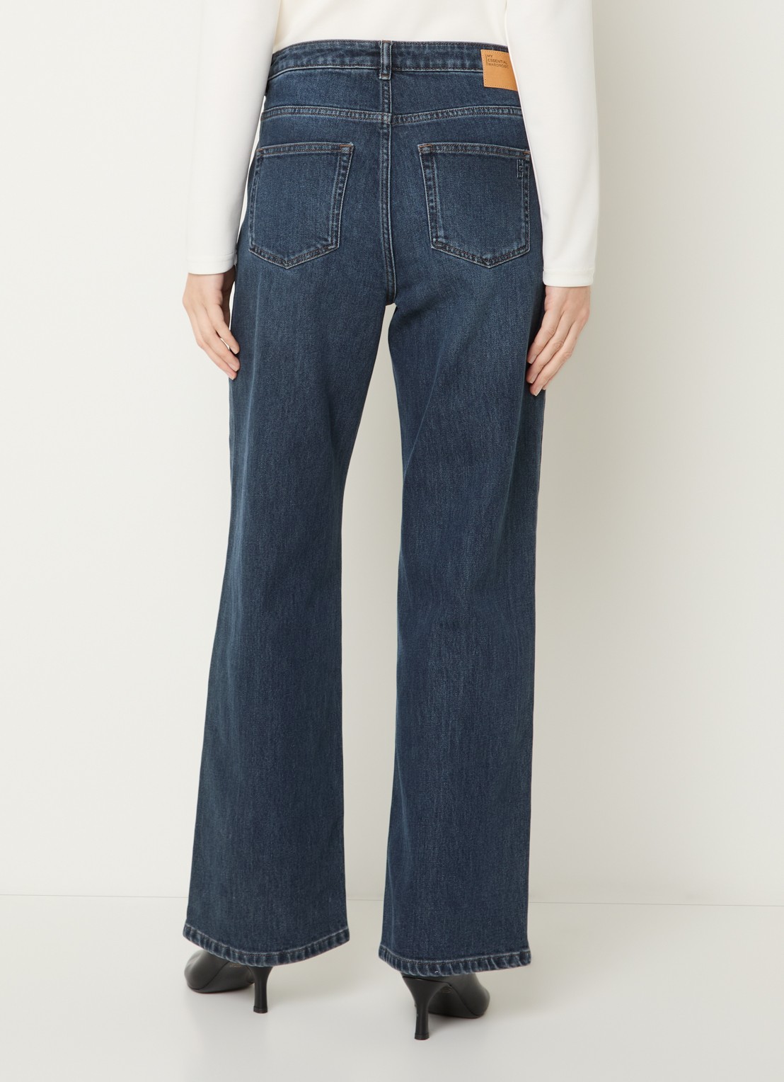 My Essential Wardrobe The Louis 139 high waist loose fit jeans met donkere wassing - achterkant 5 indigo