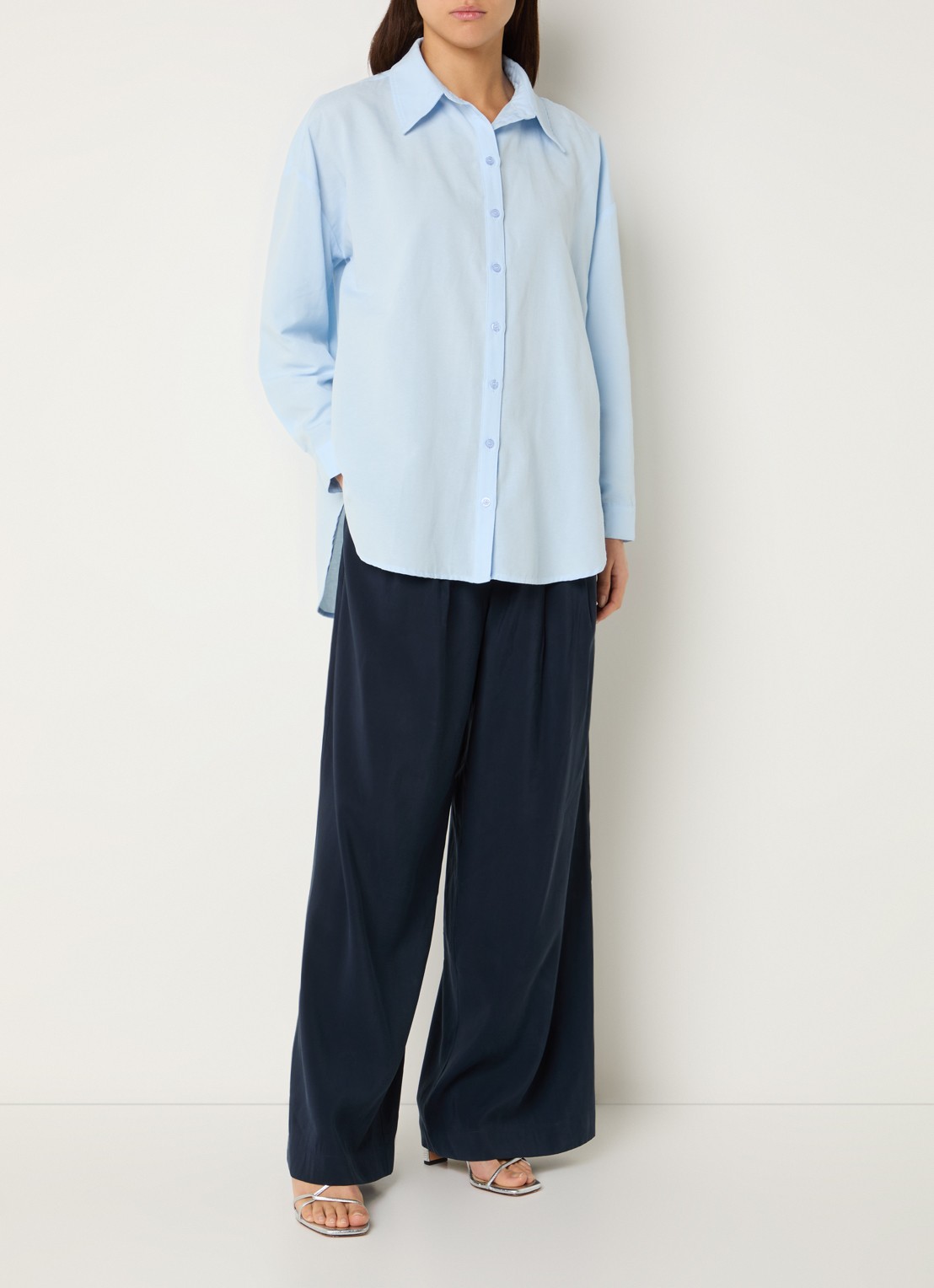 My Essential Wardrobe Vilda blouse met split - voorkant 3 lichtblauw