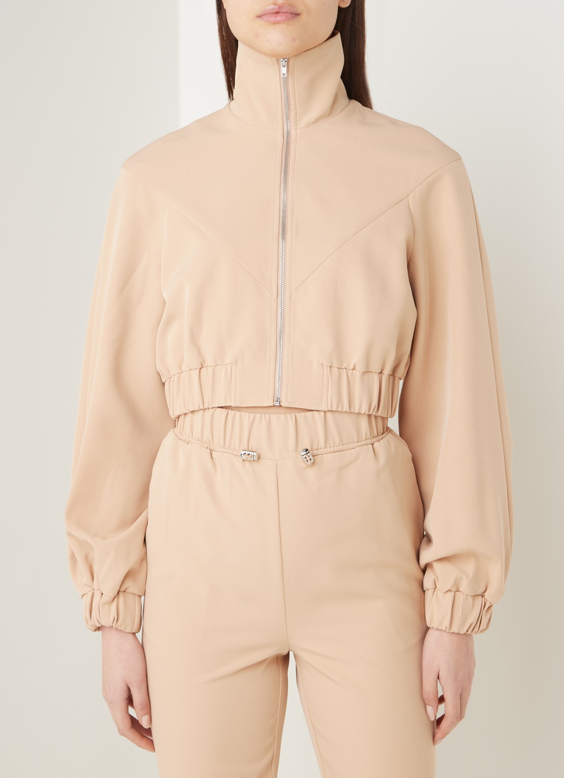 NA-KD Cropped jacket met opstaande kraag en rits - detail 3 beige