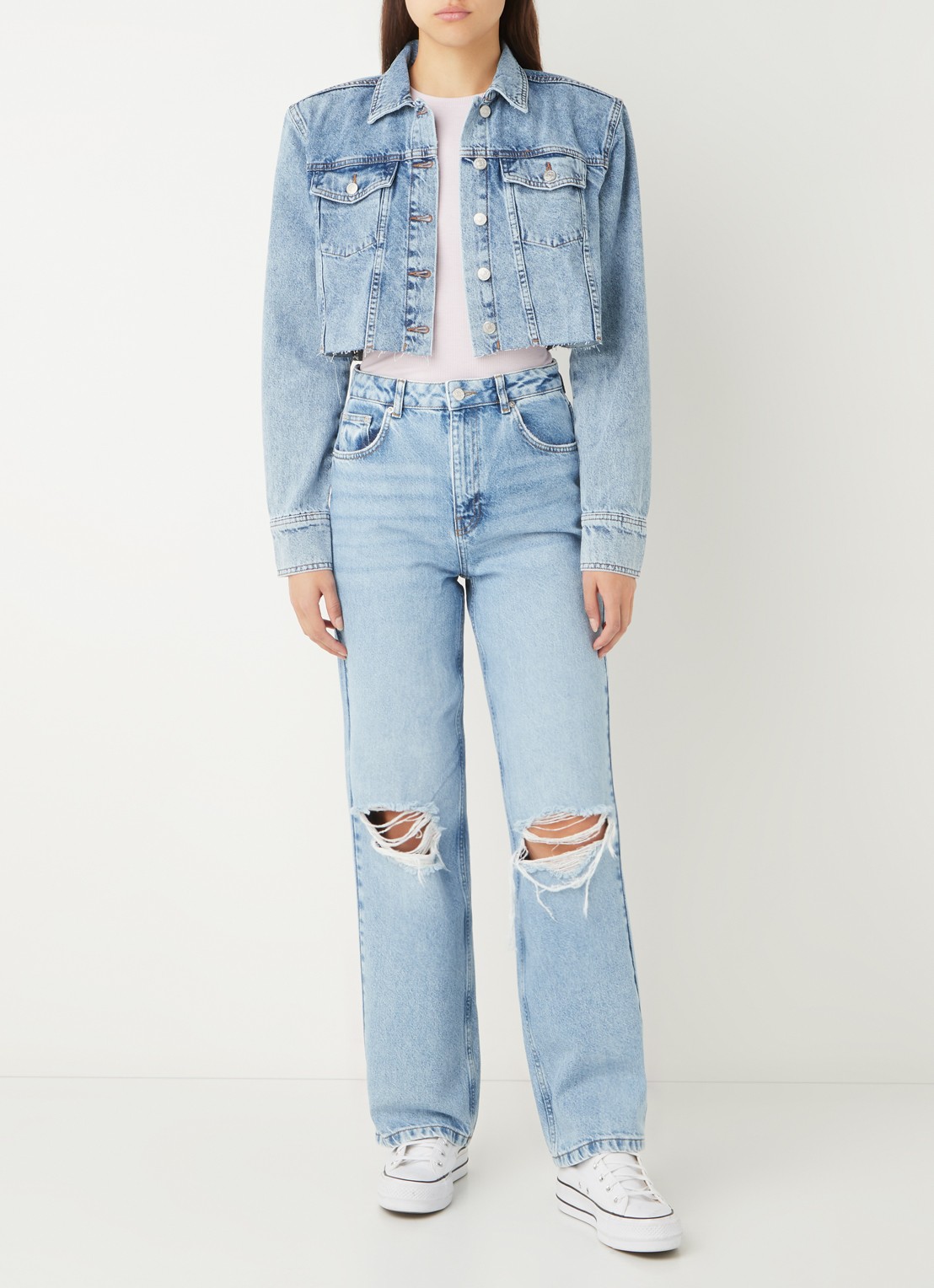 NA-KD Cropped spijkerjas met gerafelde zoom en schoudervullingen - voorkant 3 indigo