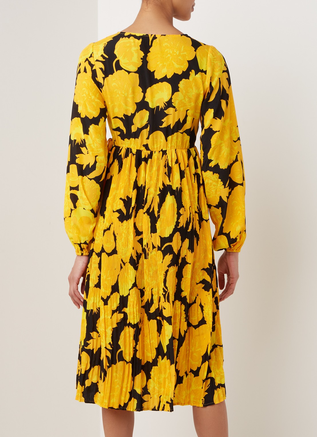 NA-KD Midi jurk met plissé en bloemenprint - achterkant geel