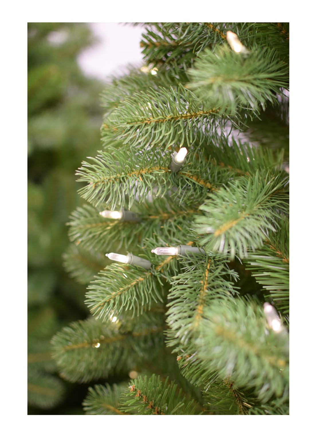 National Tree Company Bayberry kunstkerstboom slim met LED verlichting 183 cm - detail groen
