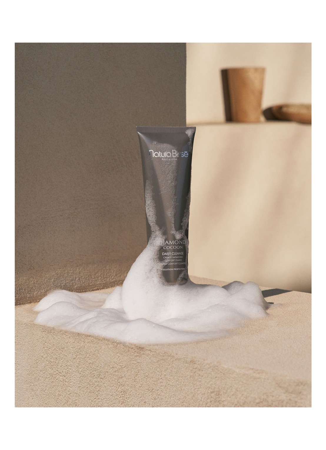 Natura Bissé Diamond Cocoon Daily Cleanse - reinigingscrème - detail 3 beige