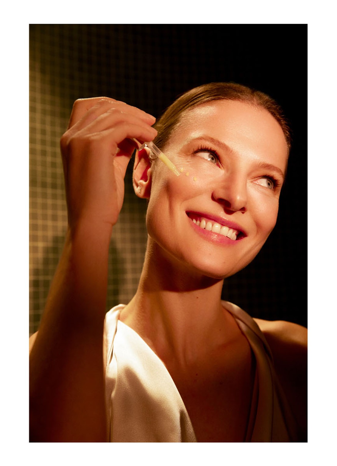 Natura Bissé ESI Retinol Night Renewal - serum - detail 2 beige